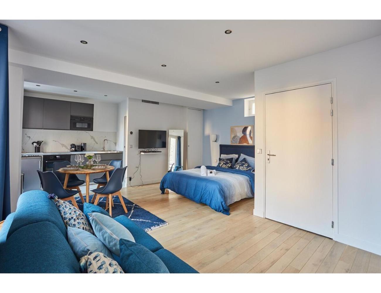 Apartment Porte Maillot Arc De Triomphe By Studio Prestige